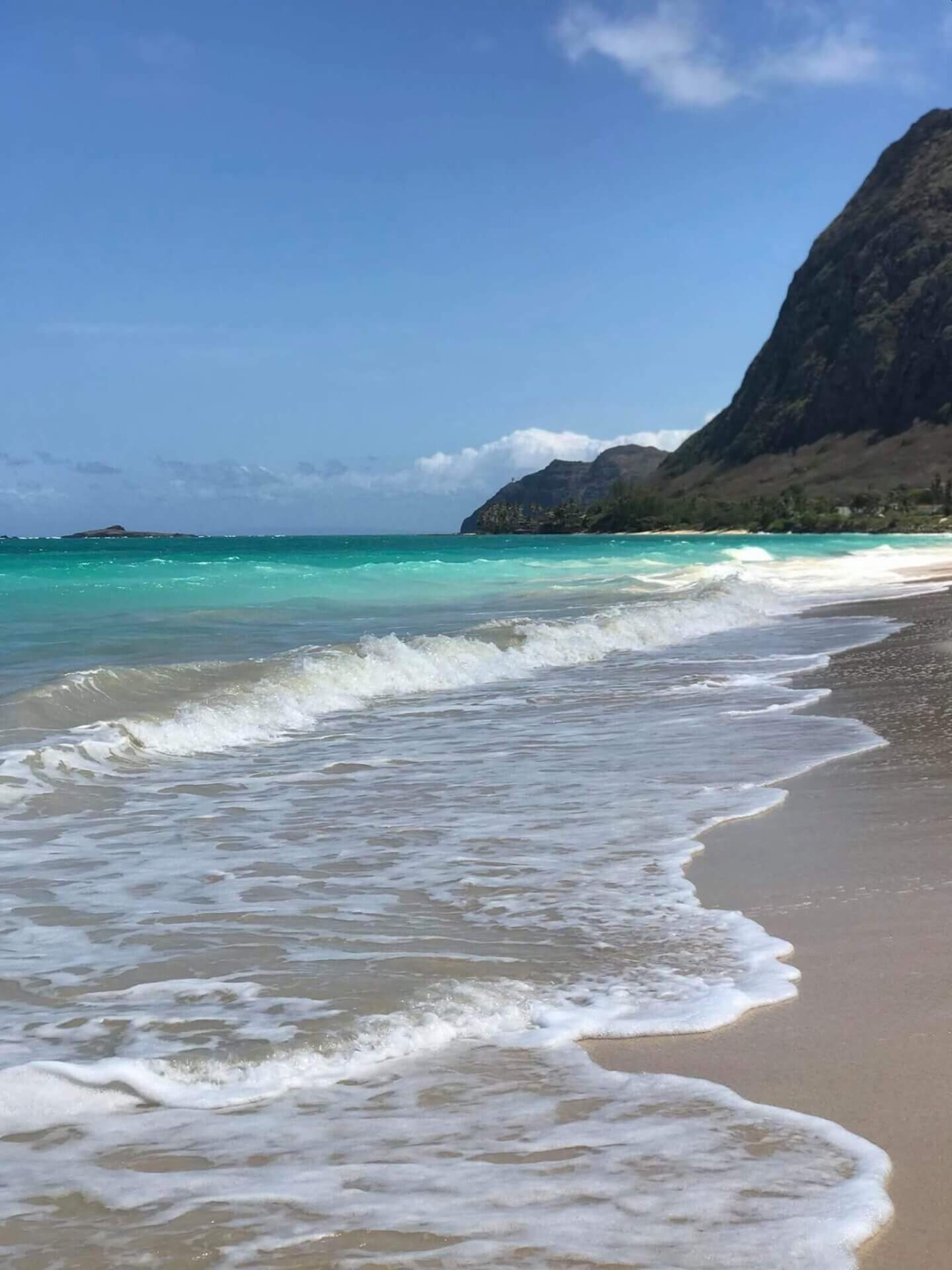 Waimanalo Beach on Oahu in Hawaii with a view of the Mountain